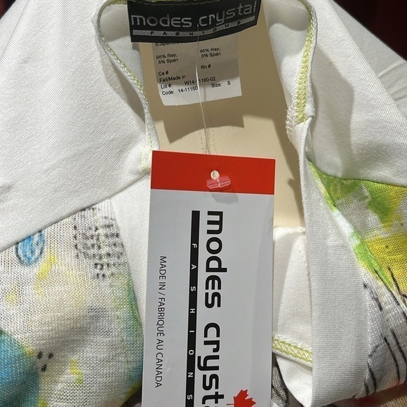 Trendy vneck blouse in vibrant colors - Picture 9 of 9